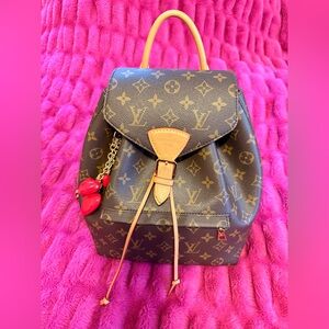 Louis Vuitton Montsouris PM Backpack & Roxanne Assoulin Hearts Bag Charm 💕 ❤️